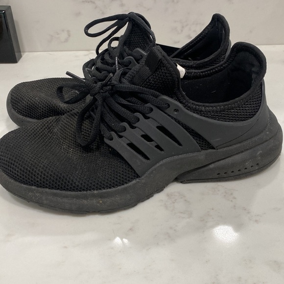 Shoes - Size 8 black sneakers